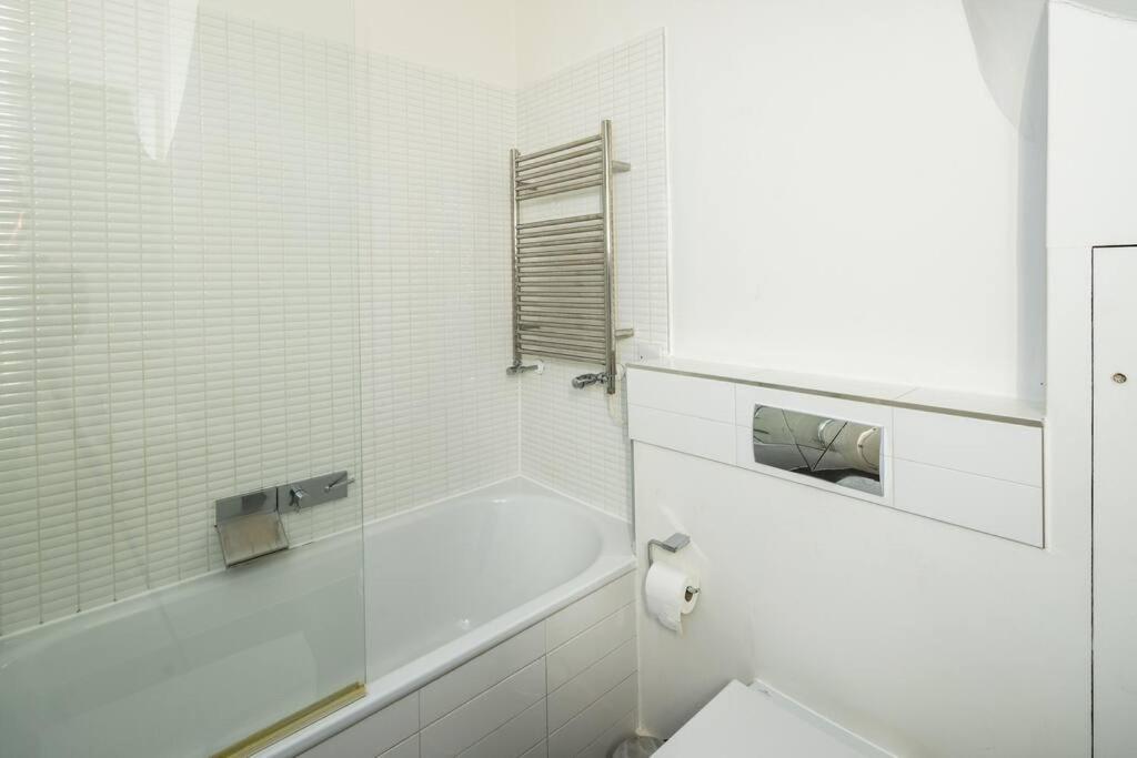 Chic And Spacious Flat Near Bond Street Londres Exterior foto